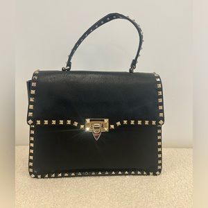 VALENTINO GARAVANI
Rockstud Medium Shoulder Bag